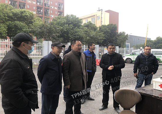 領(lǐng)導深入現(xiàn)場